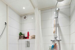 Reinigung im Badezimmer